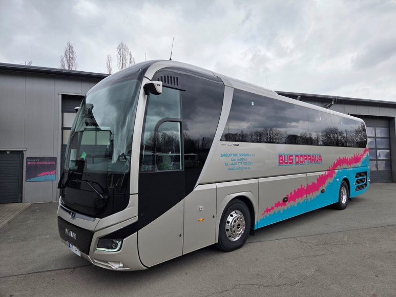 vp-man-lions-coach-r01-out